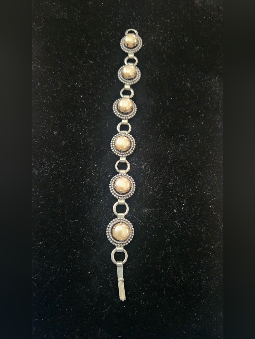 Classic Pearl-Accent Silver Tone Link Bracelet -  Textured Bezel. 7.5"